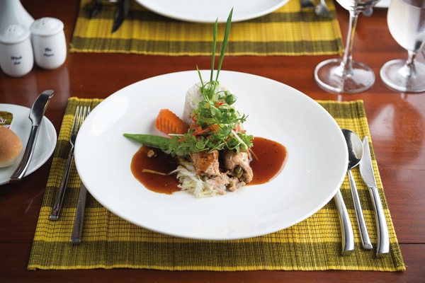 Travelmarvel RV Lotus Mekong Restaurant Dishes 1 ©Travelmarvel.jpg